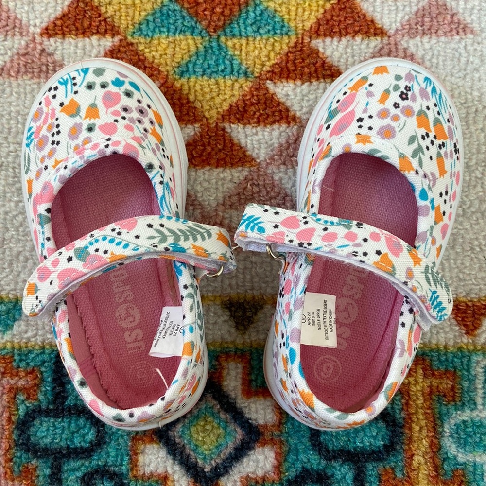 Floral Mary Jane baby girl tennis shoe